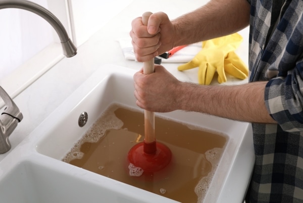 How to Know When it is Time to Call an Expert for Clogged Drains or Pipes